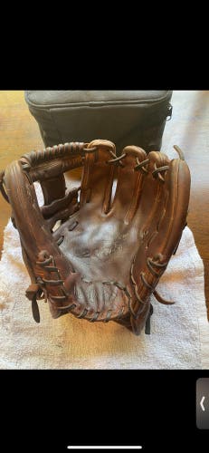 A2000 baseball glove
