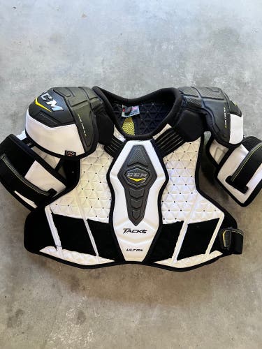 Senior Extra Large CCM Ultra Tacks Shoulder Pads