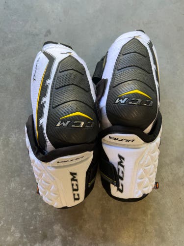 Used Extra Large CCM Ultra Tacks Elbow Pads