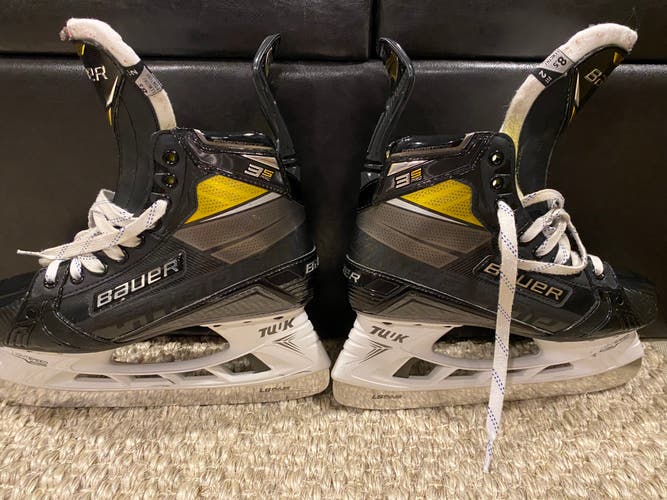 Senior New Bauer Supreme 3S Pro Hockey Skates Regular Width Size 8.5