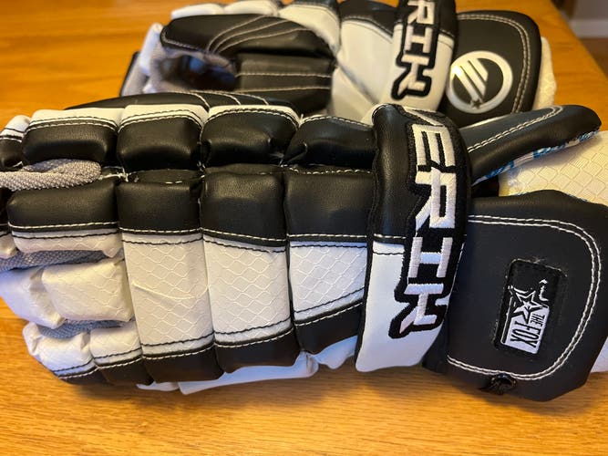 New Player's Maverik Lacrosse Gloves 13"
