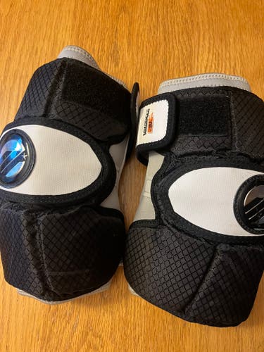 New Large Maverik Rome Arm Pads