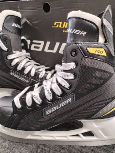 Senior New Bauer Supreme 140 Hockey Skates Regular Width Size 7