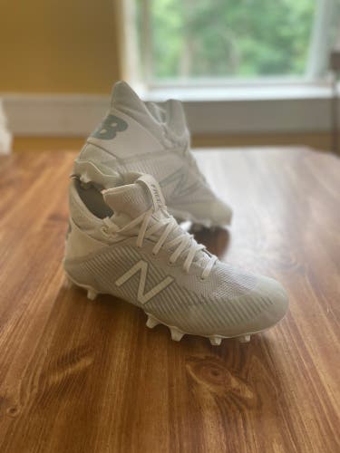 White Men's Size 9.5 (Women's 10.5) New Balance Freeze