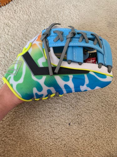 New w/ Tags, F. Lindor limited Edition 11.75" REV1X Baseball Glove