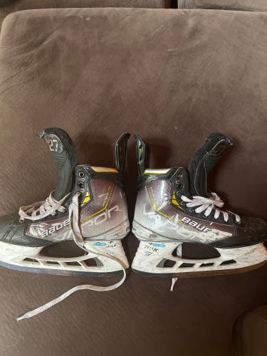 Used Bauer Wide Width Size 9 Vapor Hyperlite Hockey Skates
