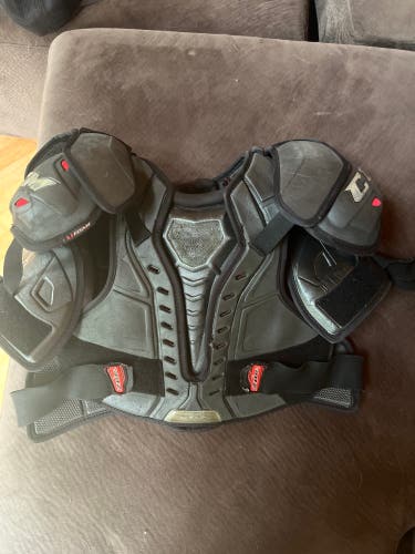 Senior Large CCM RBZ Shoulder Pads