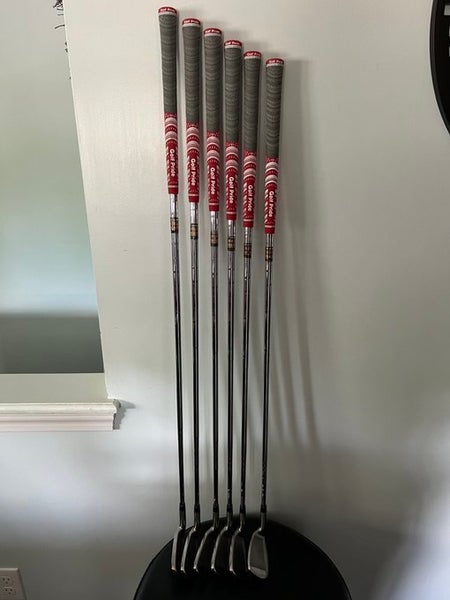 Used Men's Wilson Staff Right Handed Di5 Iron Set Regular Flex 6 Pieces Steel Shaft