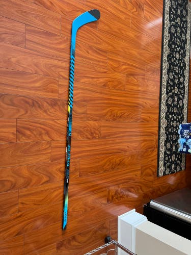 Senior Right Handed W03  Alpha DX Hockey Stick