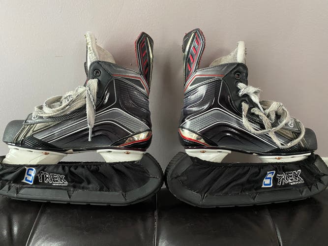 Used Bauer Regular Width  Size 3 Vapor X800 Hockey Skates