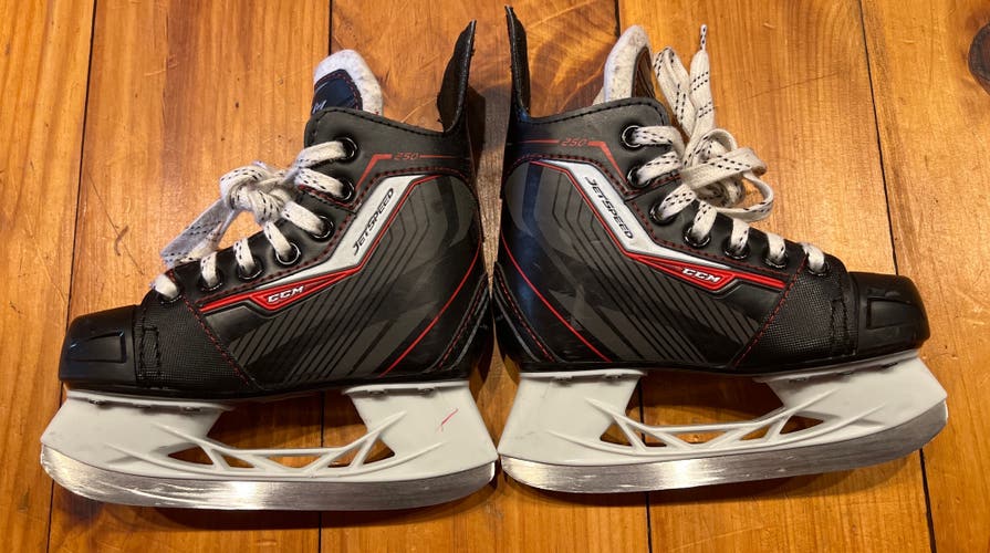 Junior CCM Size 10 JetSpeed 250 Hockey Skates