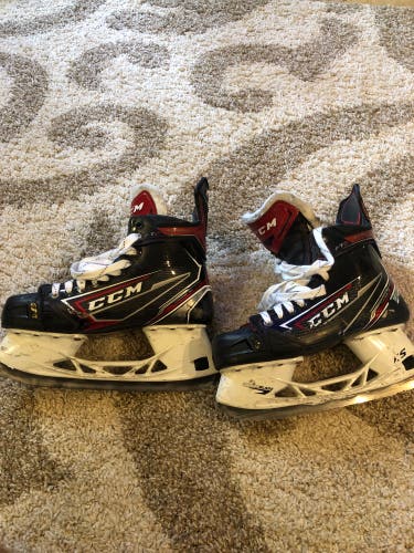 Senior Used CCM Jetspeed FT2 skates. Size 7. WITH blades.