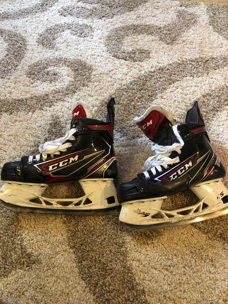 Senior Used CCM Jetspeed FT2 skates. Size 7. WITH blades.