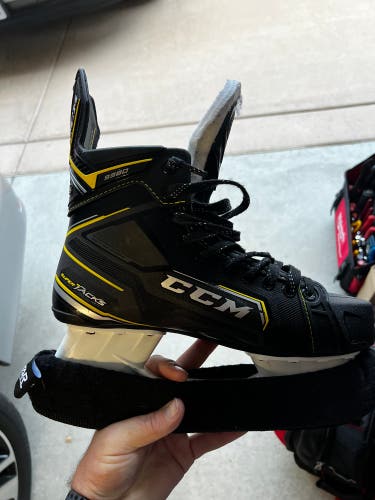 Used CCM Regular Width  Size 9.5 Super Tacks 9380 Hockey Skates
