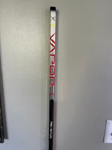 Intermediate Left Hand P88 Vapor Hyperlite Hockey Stick