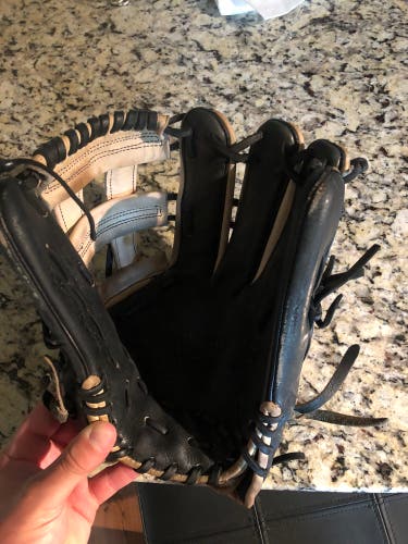 USED COLLEGE OUTFIELD GLOVE