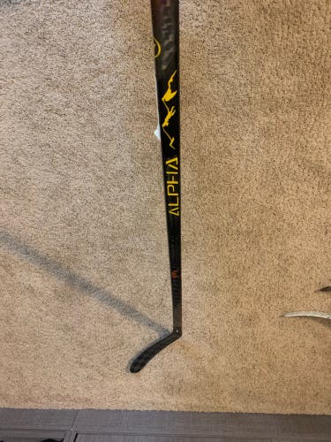 Senior Right Handed W71 Pro Stock Alpha DX Hockey Stick