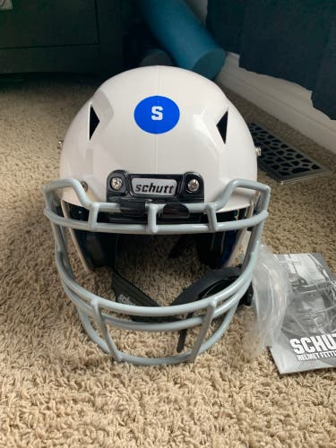 New Small Schutt Vengeance A11 Helmet -Youth