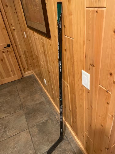 New Right Handed P28 Pro Stock Supreme 1S Hockey Stick