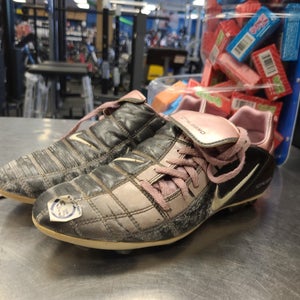 Used Nike Soccer Cleats Pink Junior 05.5 11730-S000014526
