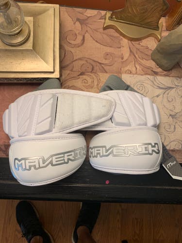 New Medium Maverik Max 2022 Arm Pads