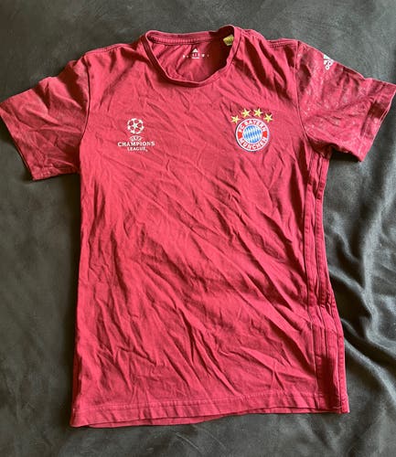 FC Bayern Munich Adidas T-Shirt - Men’s Small