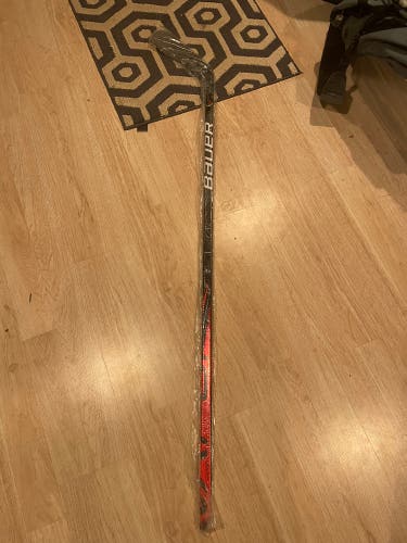 Senior Left Hand P28 Pro Stock Vapor FlyLite Hockey Stick