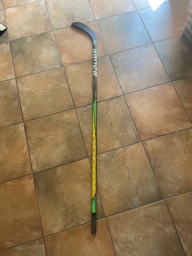 Senior Right Handed P28 Pro Stock Supreme UltraSonic Hockey Stick