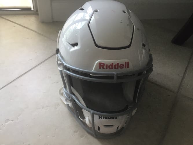 Used Large Riddell SpeedFlex Helmet *only used One Season