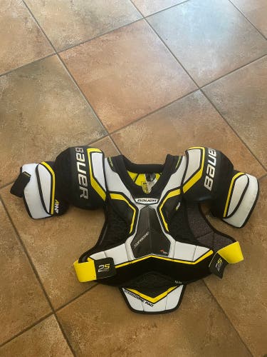Senior Medium Bauer Pro Stock Supreme 2S Shoulder Pads