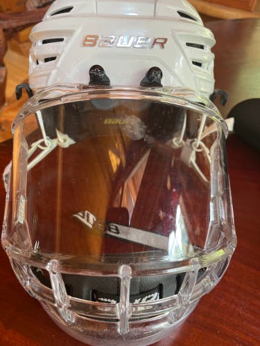 Used Medium Bauer Re-Akt 150 Helmet