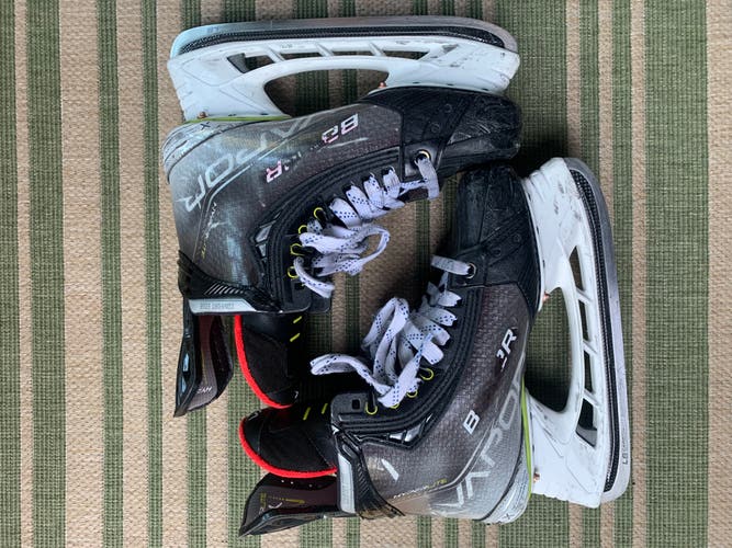 Intermediate Used Bauer Vapor Hyperlite Hockey Skates Size 6