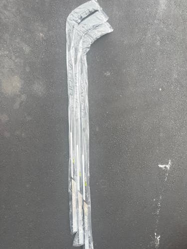 Senior Left Hand Benn Curve 77 Flex Pro Stock Vapor Hyperlite Hockey Stick