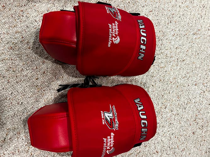 New Vaughn V7 Knee pads Senior