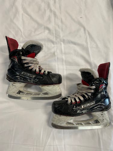 Used Junior Bauer Vapor X800 Hockey Skates Regular Width Size 2.5