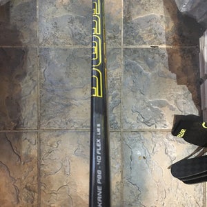 New Junior Bauer Right Handed Supreme 2S Pro Hockey Stick P88