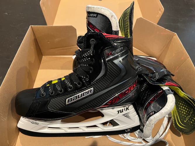 Used Bauer Extra Wide Width Size 9 Vapor X Velocity Hockey Skates