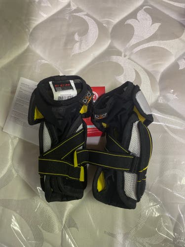 New Large CCM  Super Tacks Elbow Pads