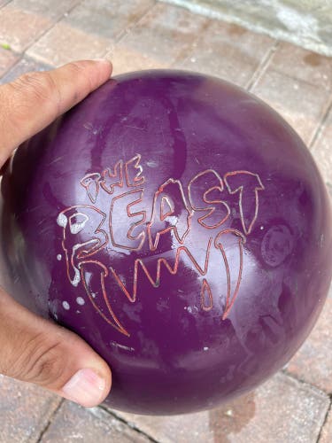 Bowling Ball Colombia 300 The Beast  10 LB