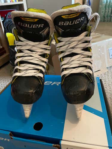 Junior Used Bauer Supreme 3S Hockey Skates Regular Width Size 1.5