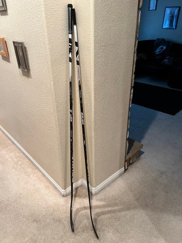 Senior Right Handed P28 Pro Stock 2NPro XL Dressed As Nexus Geo Hockey Stick