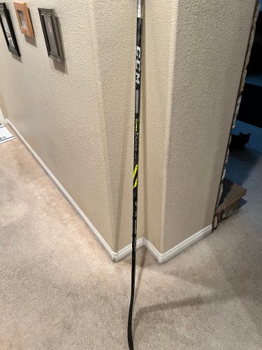 Senior Right Handed P28 Super Tacks AS4 Hockey Stick