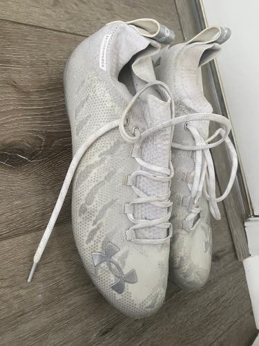 White Under Armour Spotlight Size 13