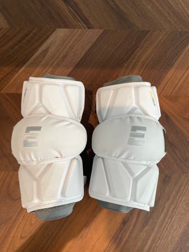 LN Large White Epoch Integra Elite Arm Pads
