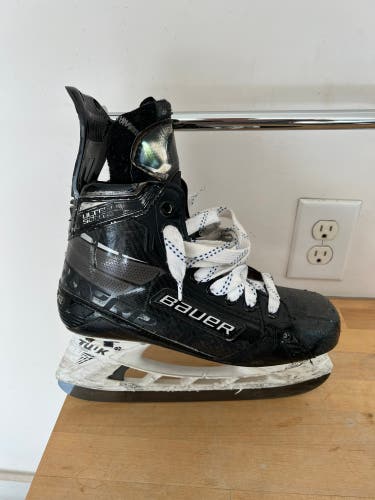 Used Bauer Regular Width Size 7 Supreme UltraSonic Hockey Skates