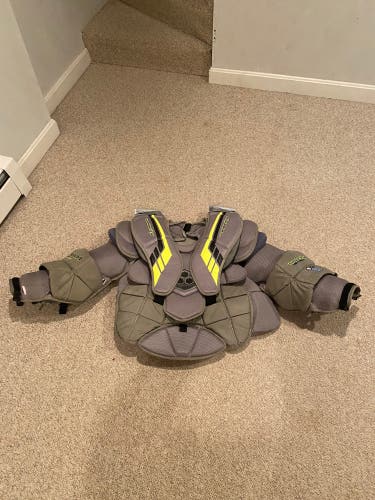 Used Large Vaughn  VE8 Pro Carbon Goalie Chest Protector