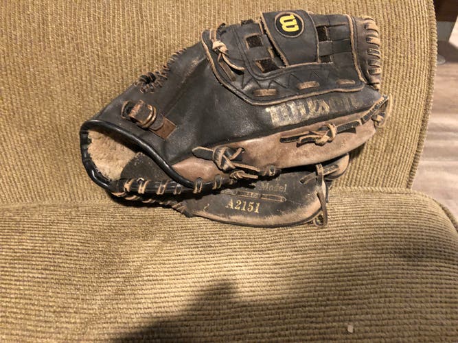 Wilson Youth Baseball Mitt RHT- Kirby Puckett Autograph Model A2151 glove, black.
