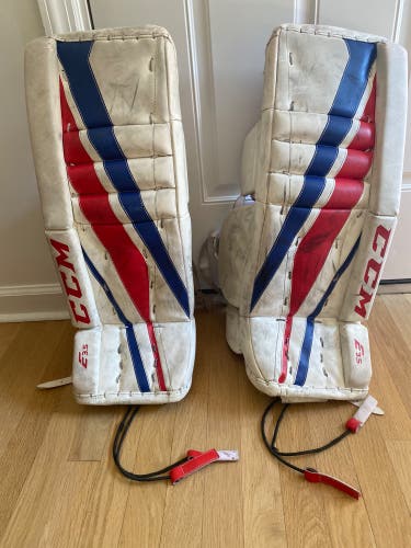 CCM Extreme Flex E3.5 youth goalie pads