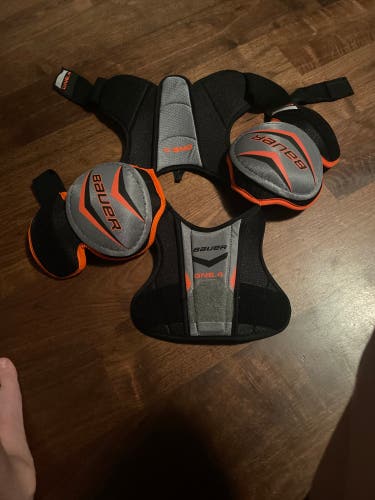 Youth Small Bauer  Supreme One.4 Shoulder Pads