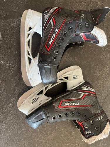 Used CCM Regular Width Size 12.5 JetSpeed FT1 Hockey Skates